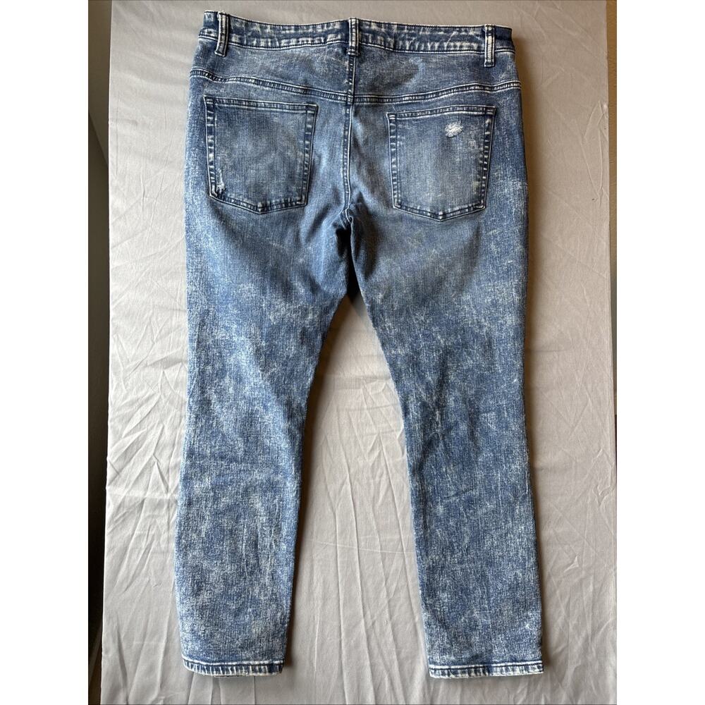 No Boundaries - Light Wash Distressed Jeans - Size 38x30 - Picture 7 of 7